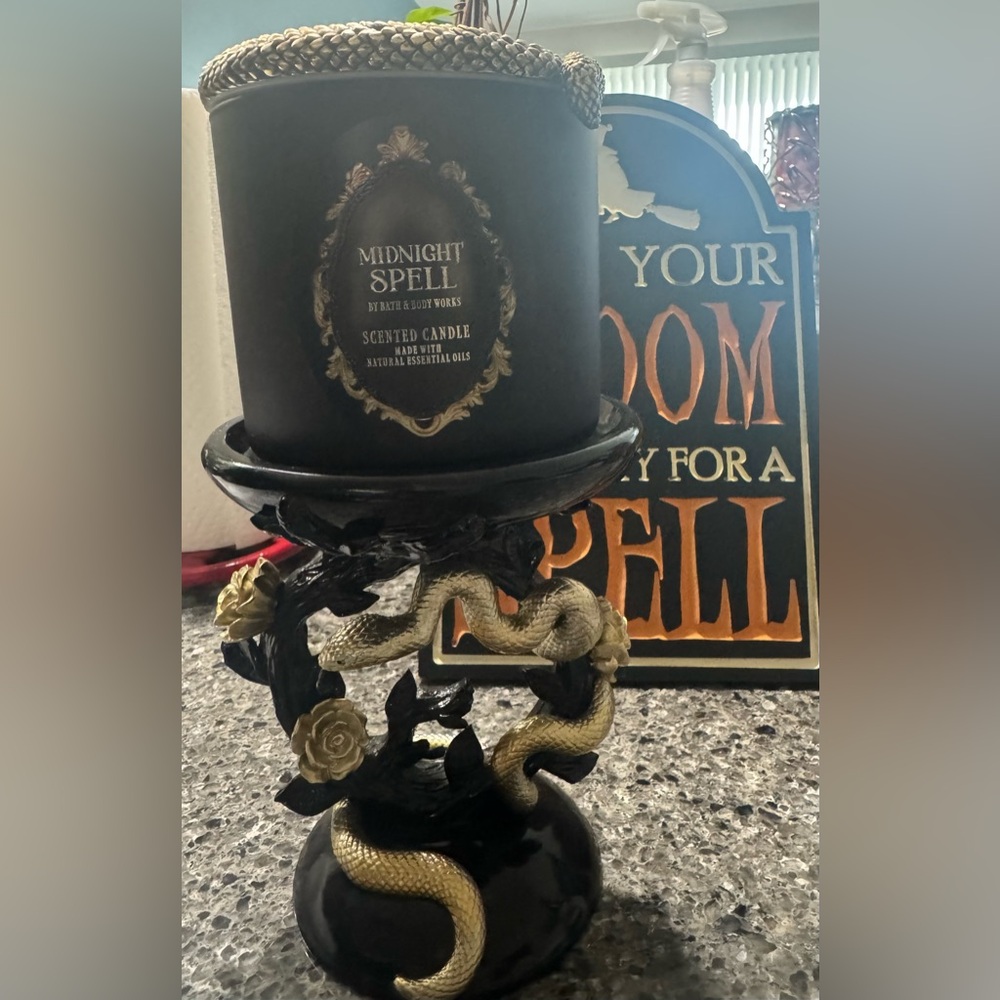 Bath & Body Works Midnight Spell Candle with Snake Pedestal New $Firm$